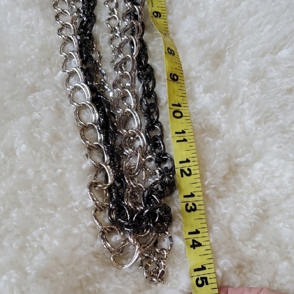 Elegant Silver and Black Chain Necklace - Picture 4 of 6